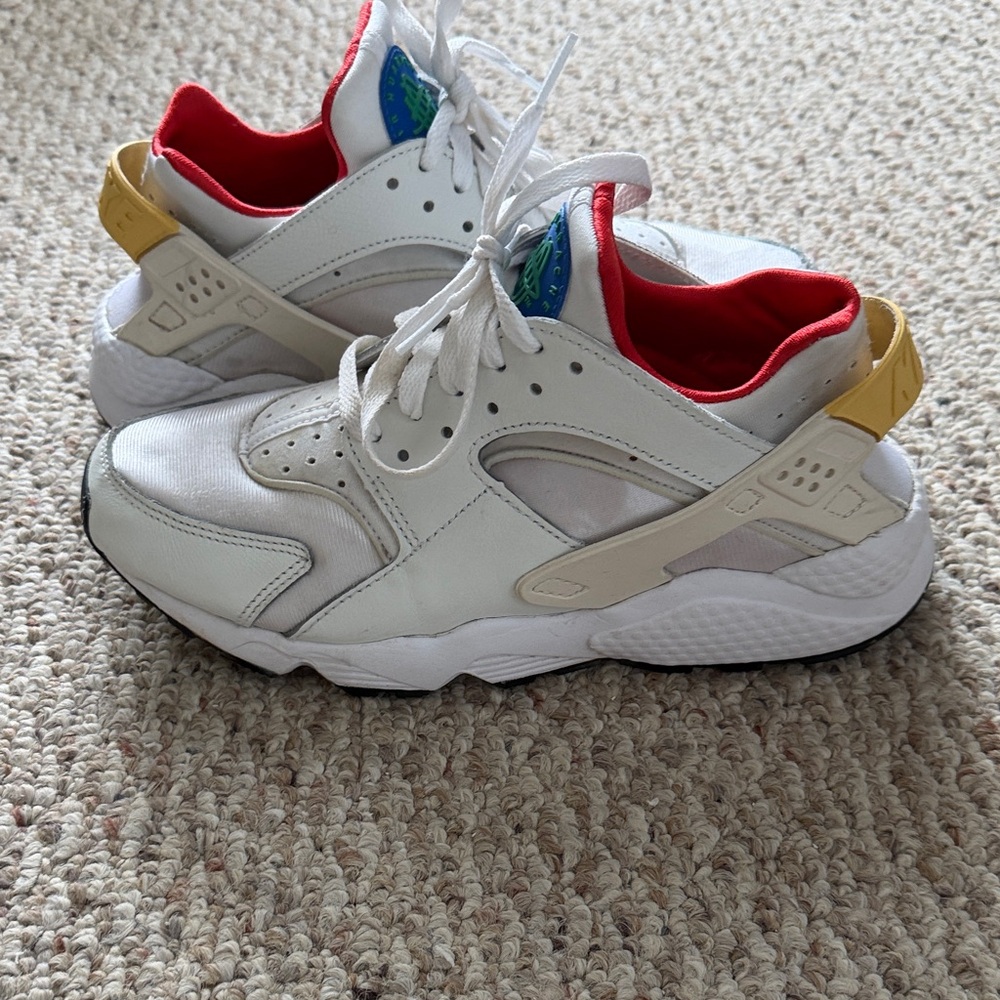 Nike Women’s White and Yellow Sneakers